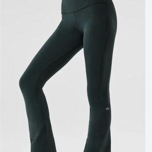 Airbrush High-Waist 7/8 Bootcut Legging -
Charcoal Green